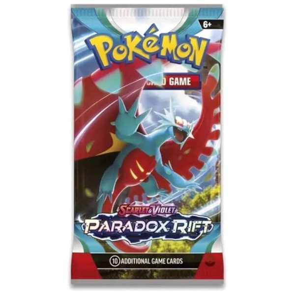 Booster pack Pokémon Scarlet & Violet: Paradox Rift, με εντυπωσιακό σχέδιο ενός μυστηριώδους Pokémon, μπλε και κόκκινα κρυσταλλικά μοτίβα, και κεντρική ετικέτα που αναγράφει 'Paradox Rift'. Το πακέτο περιέχει 10 κάρτες και ανήκει στη σειρά Pokémon Trading Card Game, προσφέροντας στους συλλέκτες και παίκτες νέα στοιχεία για τη συλλογή τους